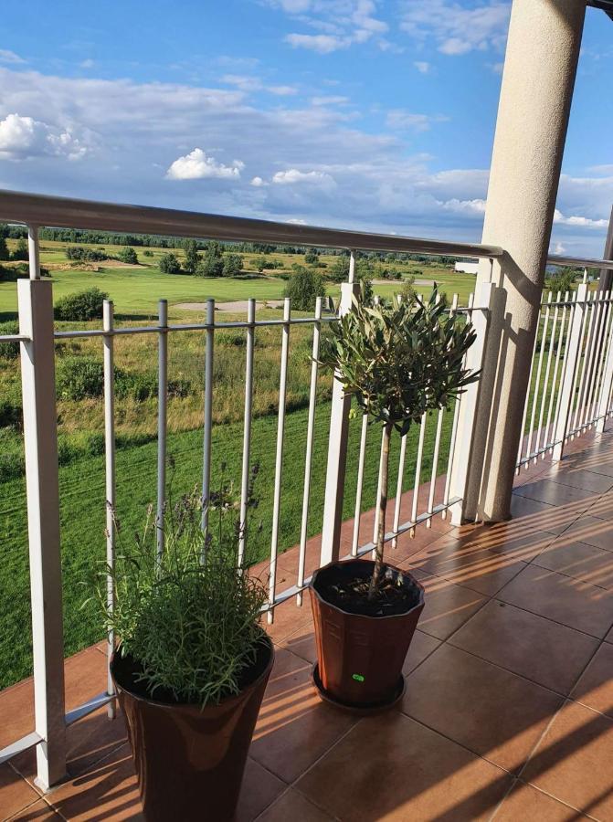 Apartgolf Sobienie Krolewskie Sobienie Szlacheckie Dış mekan fotoğraf